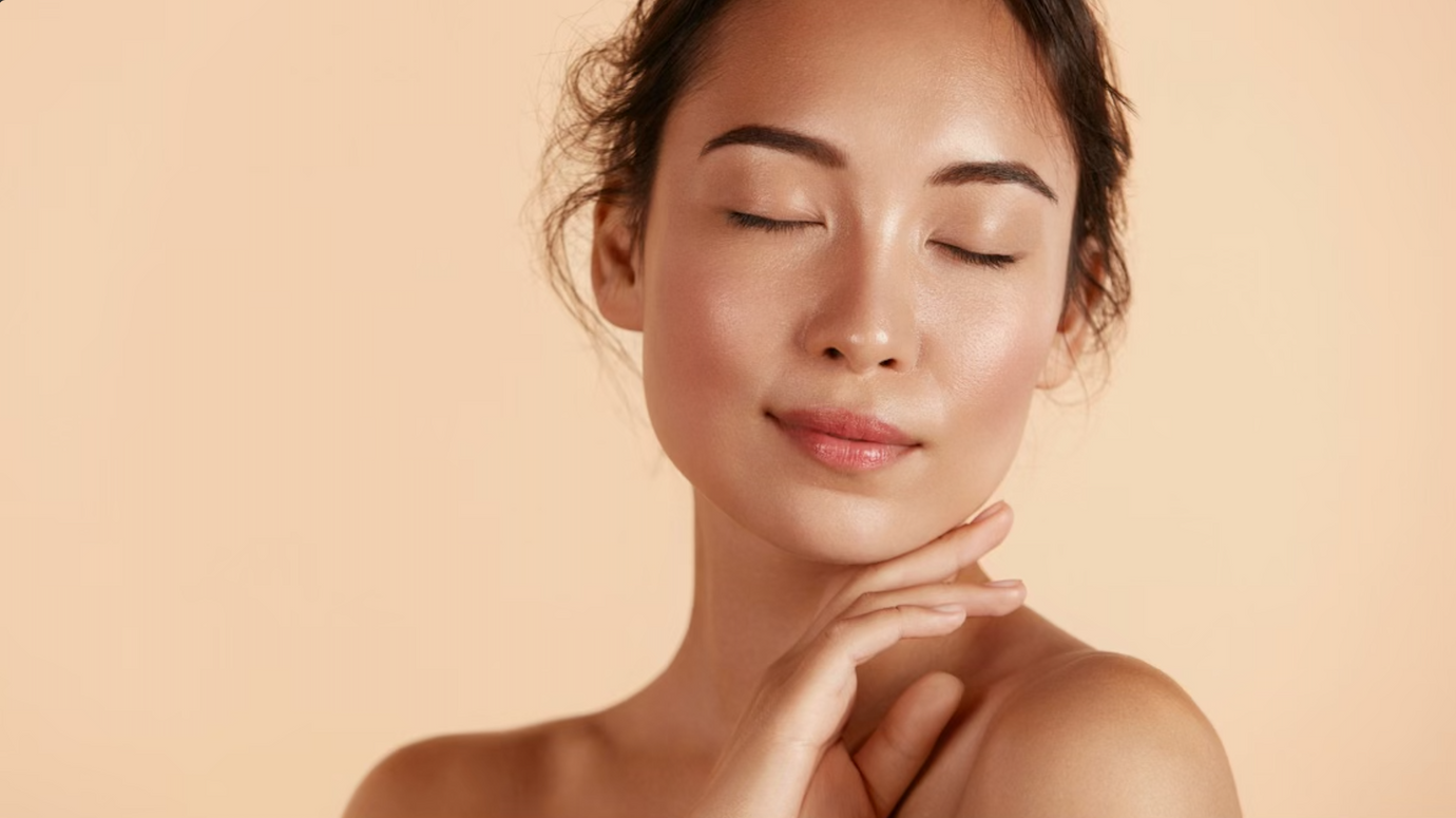 WHAT YOU NEED TO KNOW ABOUT OILY SKIN & MOISTURIZERS