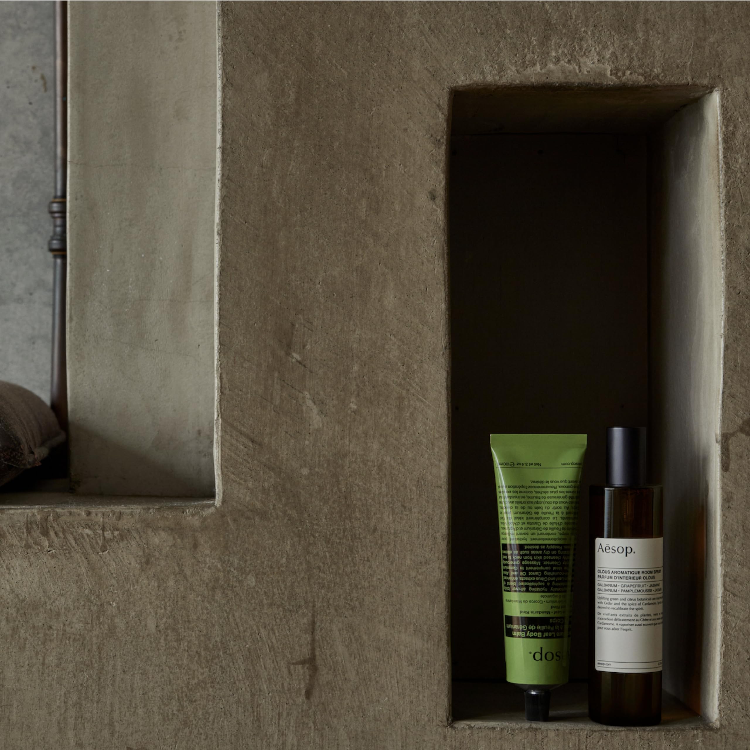 Aesop_Geranium_Leaf_Body_Scrub_Lifestyle