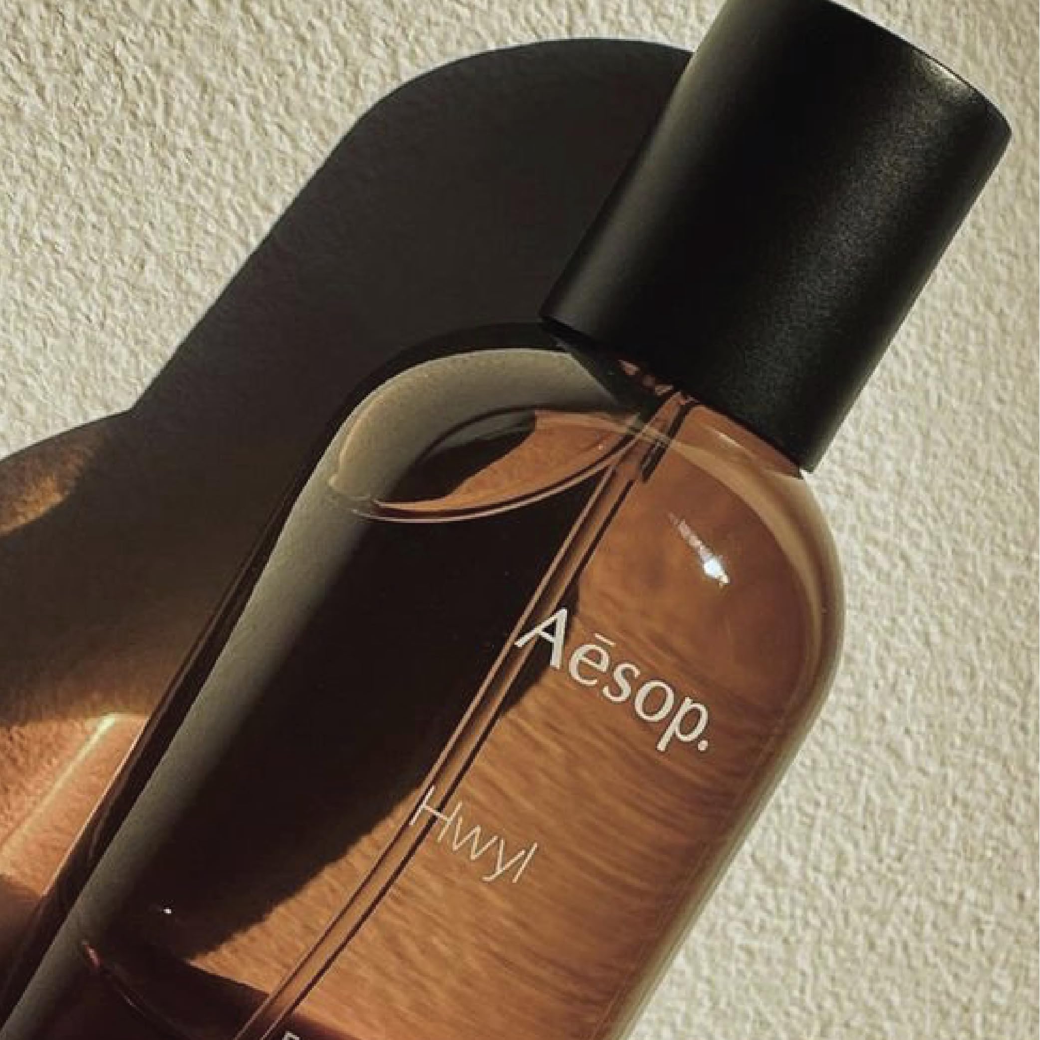 Aesop_Hwyl_Eau_de_Parfum_Lifestyle_3